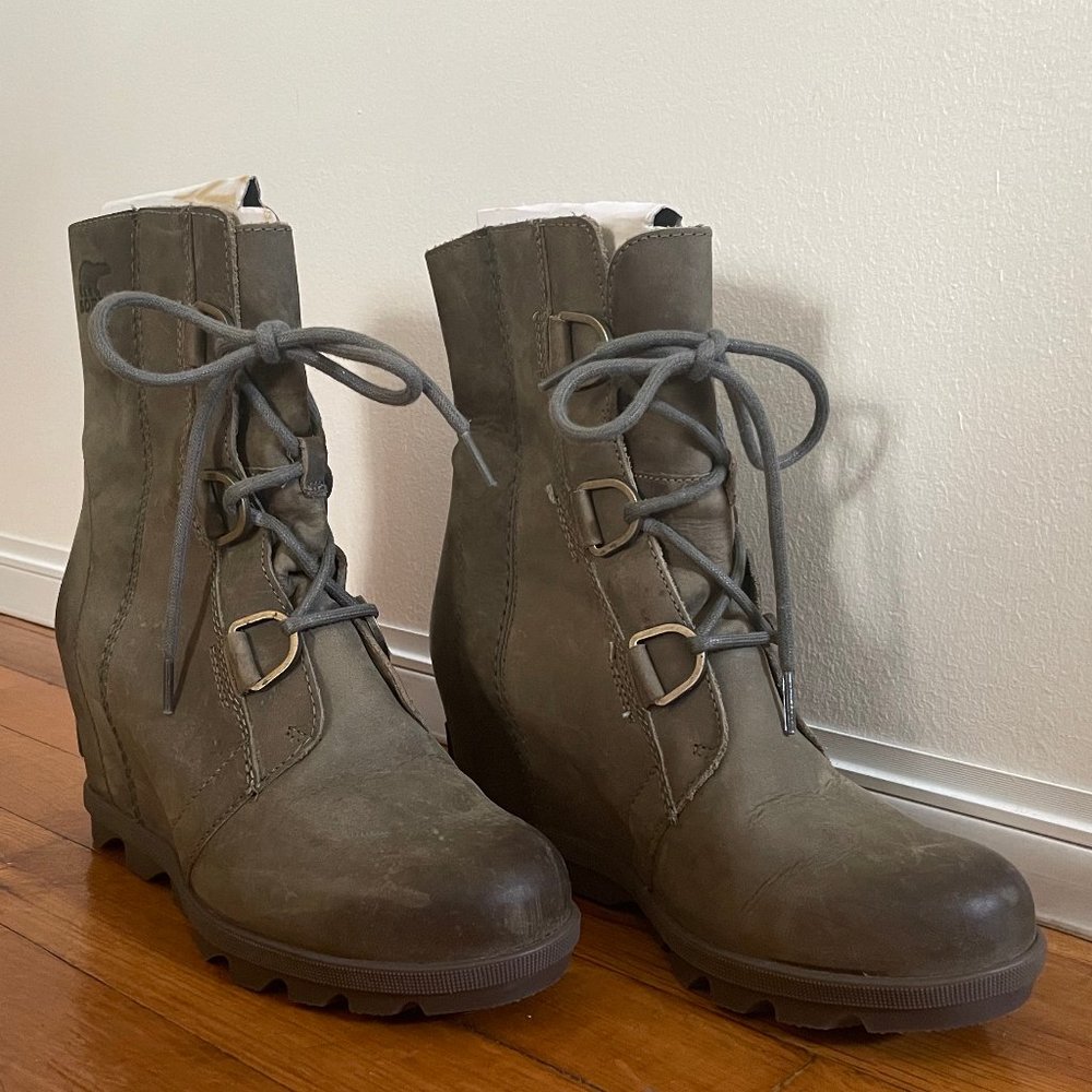 Sorel "Joan of Arctic" Waterproof Women's Boots (8.5 US)